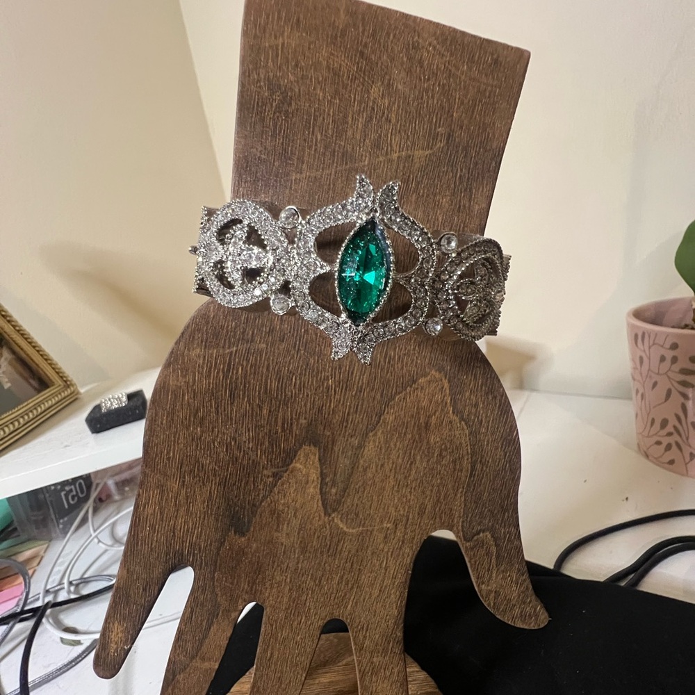 paparazzi Silver-Tone Bracelet with Emerald Green Marquise Stone
